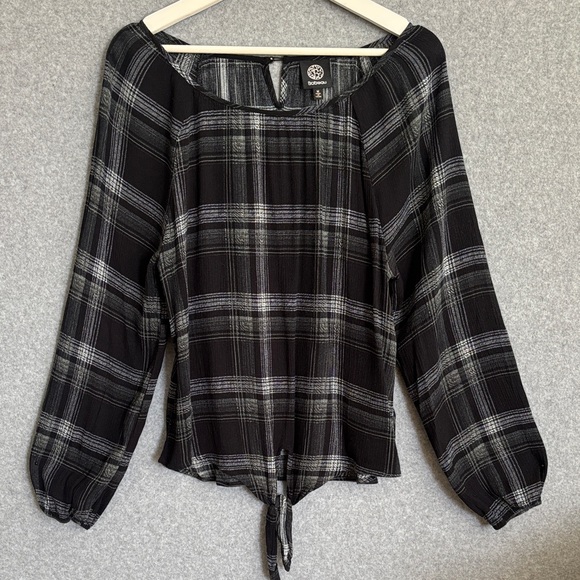 bobeau Tops - Bobeau Long Sleeve Peasant Plaid Blouse M
